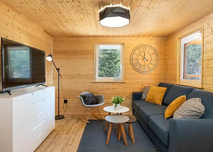 Domek Roznow بيت للعطل